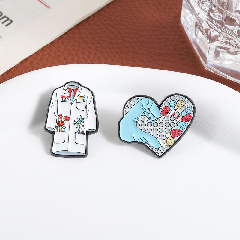 Przypinki emaliowane Hanreshe  – Medical Lab Gifts recenzja i cena
